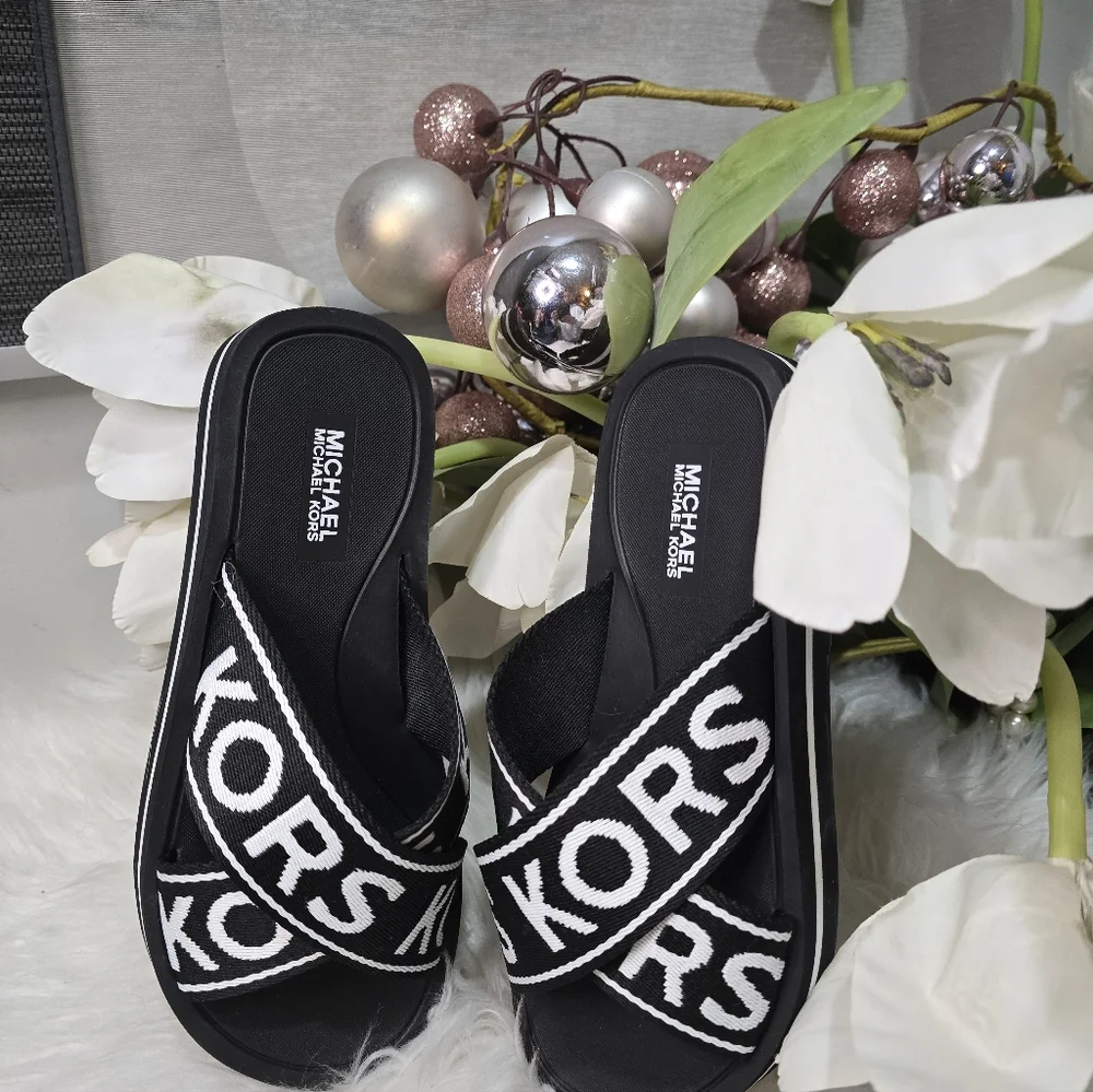 Michael Kors womens slides Color:black/whiteBrand new_2